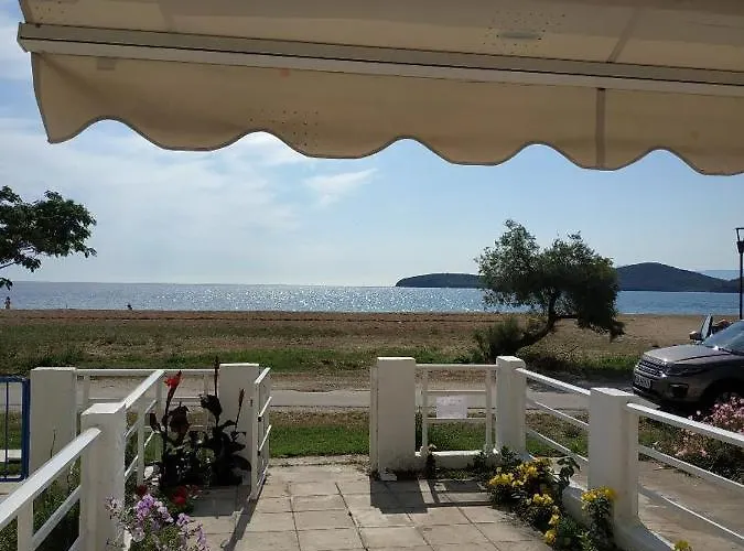 House * Néa Péramos