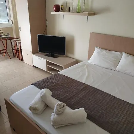 House Apartman Néa Péramos