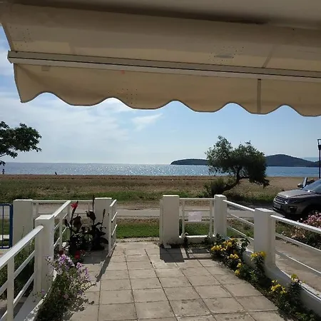 House * Néa Péramos